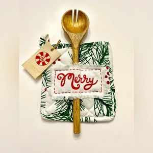 NWT Merry Christmas Green Pine Red Berry Holiday Potholder with Wooden Spoon Set